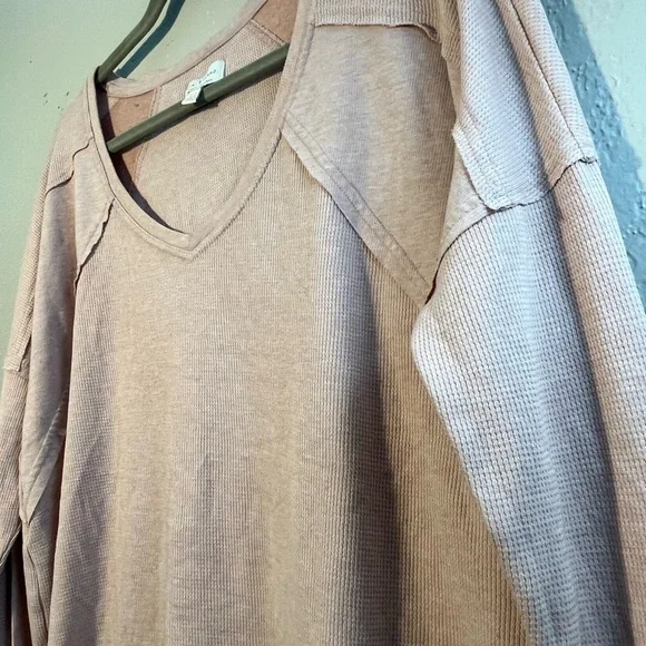 Y2K Lucky Brand Light Pink Wide V-Neck Sweater SZ M LongSleeve Top Blouse 2000s - Picture 3 of 9